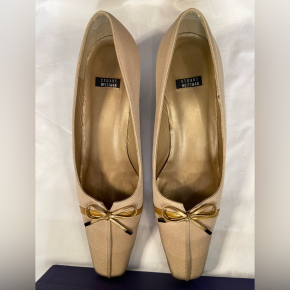 Stuart Weitzman Classic Pumps, Little Bow, Taupe Crepe,‎ patent heel, size 10 - Picture 9 of 10